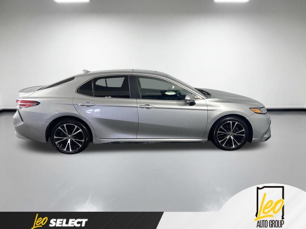 2020 Toyota Camry SE - Photo 7
