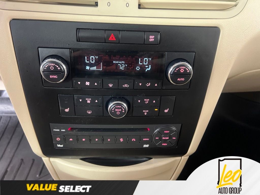 2010 Volkswagen Routan SEL