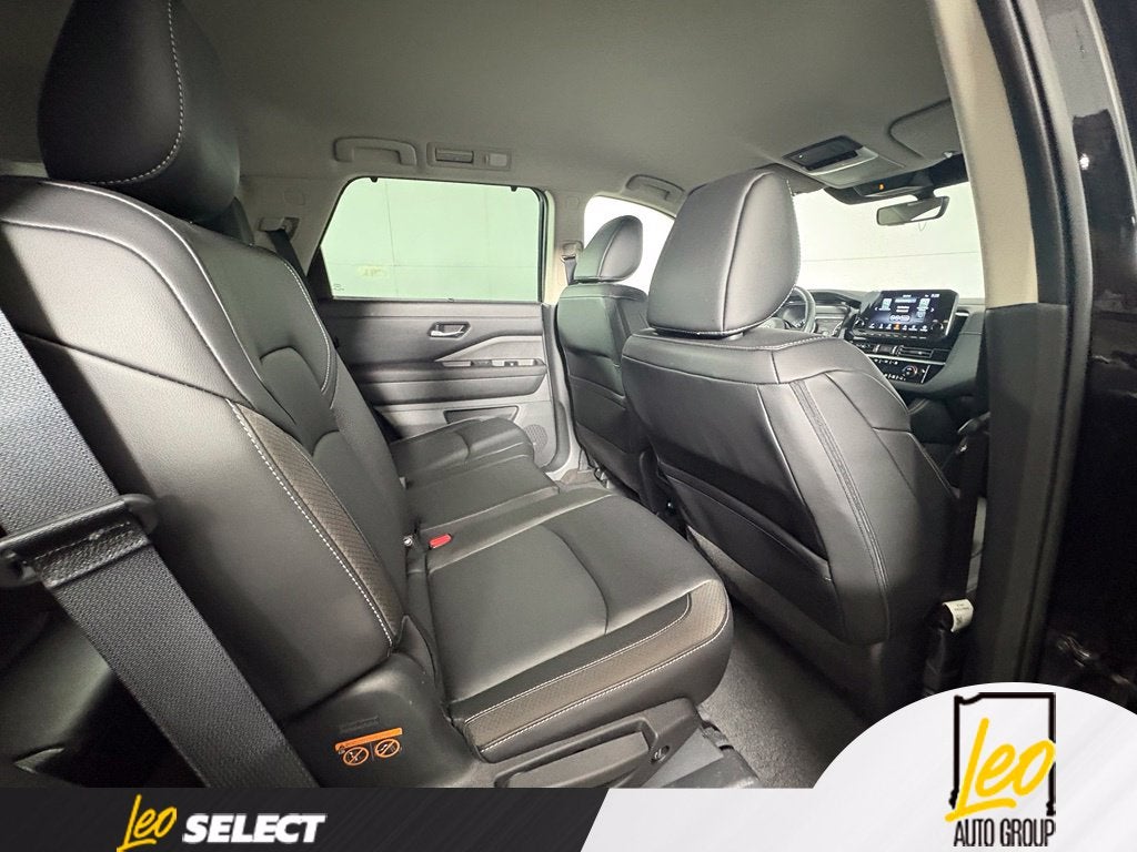 2024 Nissan Pathfinder SL