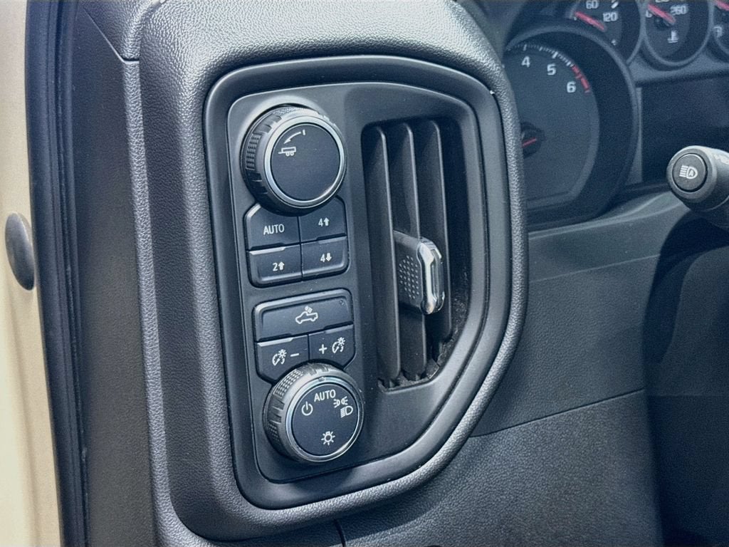 2022 Chevrolet Silverado 1500 Custom Trail Boss